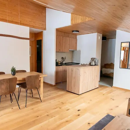 Au Centre Du Village A